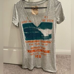 Hollister Brand Longboard print deep v neck tunic length tee. Size small